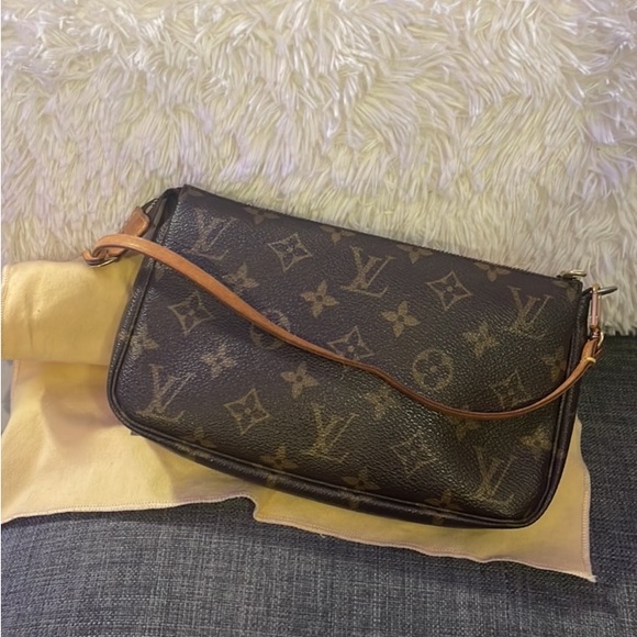 Pre-Loved Authentic LOUIS VUITTON Pochette Accessoires Monogram - Picture 11 of 11